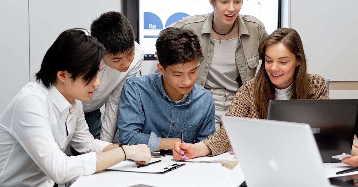 菲娱3优化店铺的外观和店铺形象，吸引更多的客户